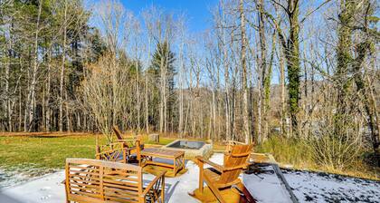 10 Mi to Asheville: Mtn-view Hideaway!