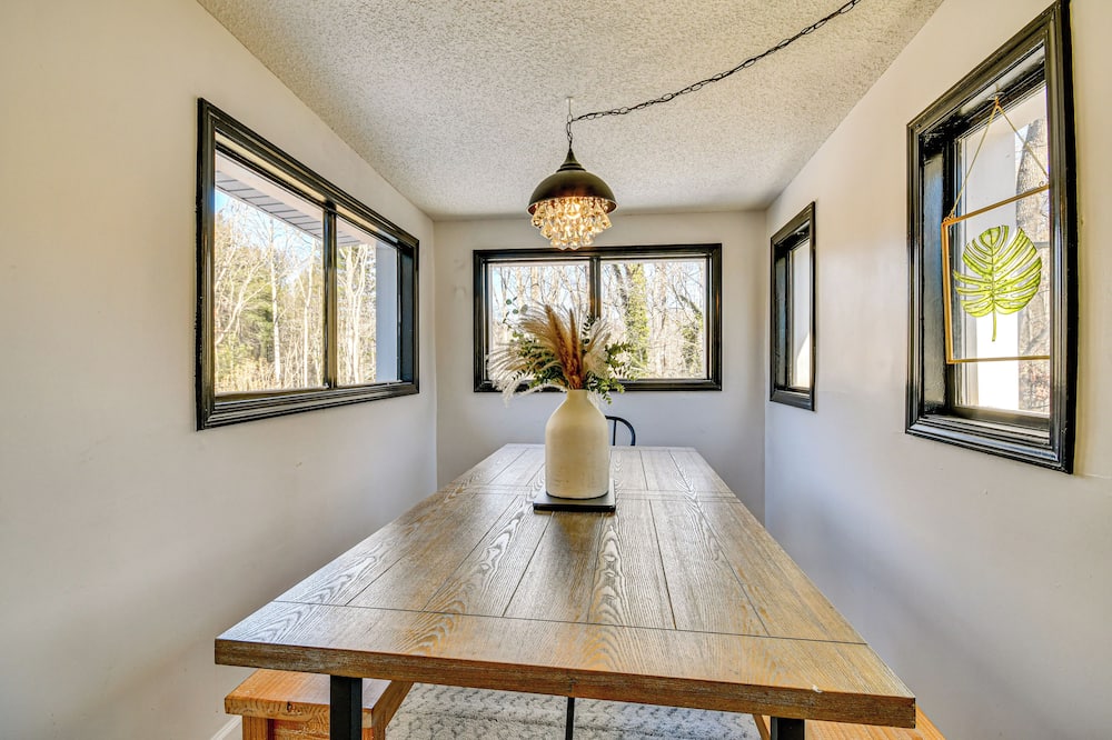 10 Mi to Asheville: Mtn-view Hideaway! - Montreat, NC