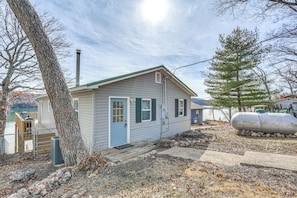 House (3 Bedrooms) | Interior - Private Dock & Decks: Lakefront Retreat in Stover! (Stover)