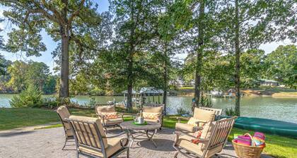 Dine Al Fresco: Reedville Home w/ Dock