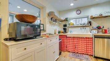 Cottage (2 Bedrooms) | Interior