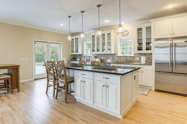 House (5 Bedrooms) | Interior