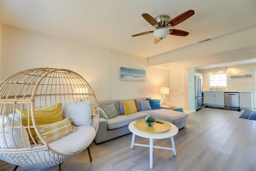 1/2 Mi to Atlantic Beach: Townhome w/ Balcony!