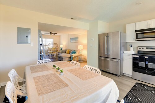 1/2 Mi to Atlantic Beach: Townhome w/ Balcony!