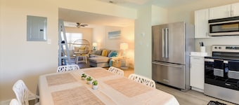 1/2 Mi to Atlantic Beach: Townhome w/ Balcony!