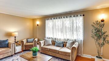 House (5 Bedrooms) | Interior