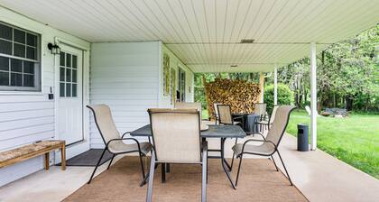 6 Mi to Hersheypark: Family Getaway w/ Fire Pit