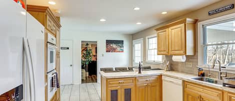 House (5 Bedrooms) | Interior