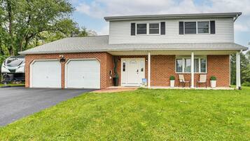 House (5 Bedrooms) | Interior