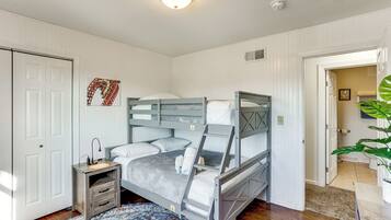 House (5 Bedrooms) | Interior