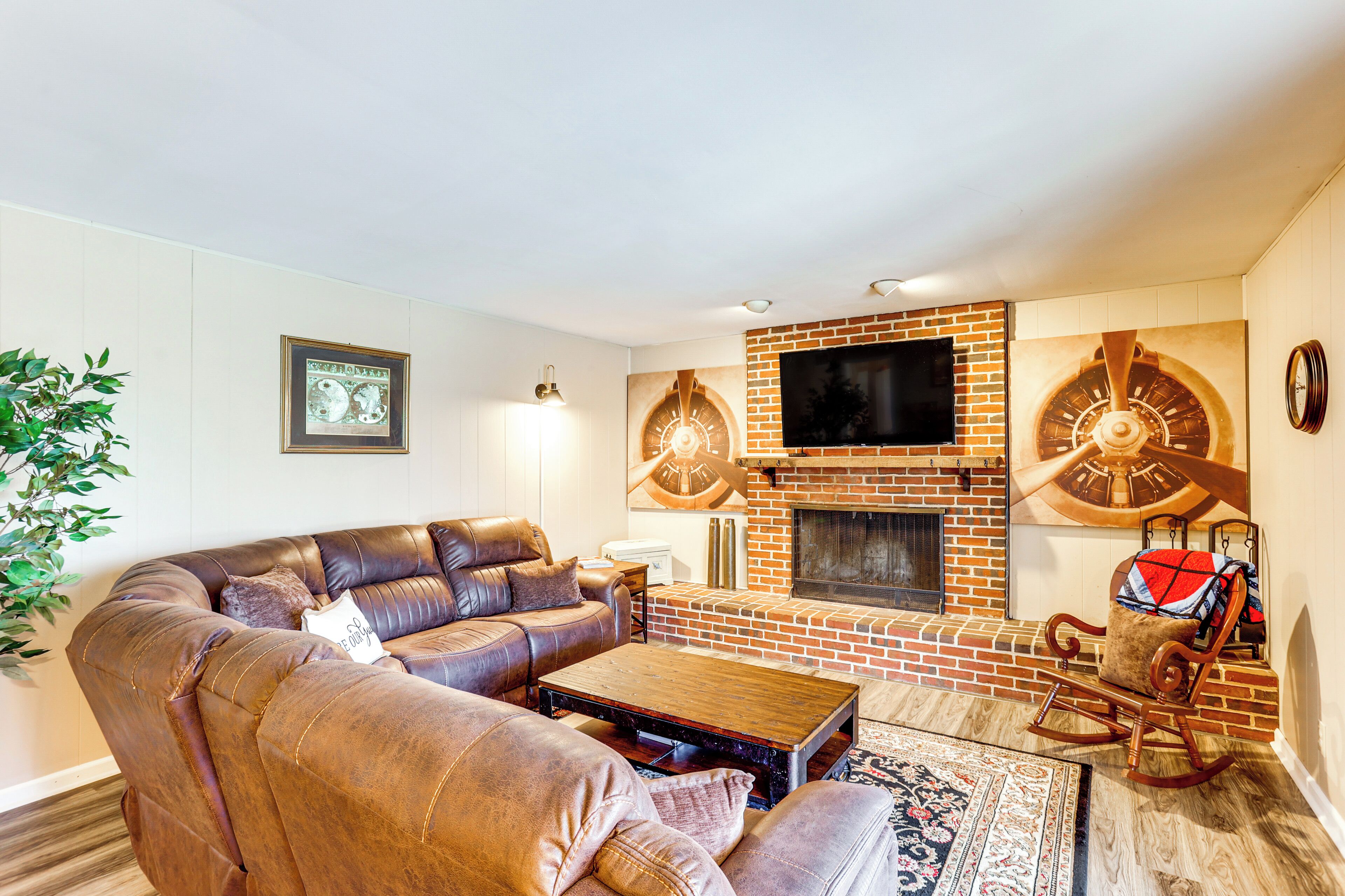 House (5 Bedrooms) | Interior