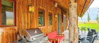 On 20 Scenic Acres: Mtn Retreat in Star Valley