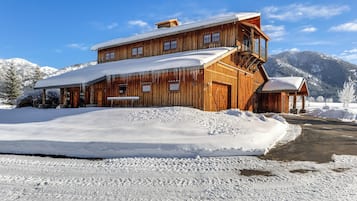House (4 Bedrooms) | Front of property