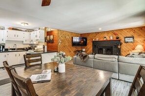 Interior - Riverfront Cabin w/ Hot Tub in Schroon Lake! (Schroon Lake)