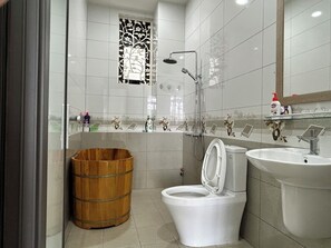 Bruser, hårtørrer, håndklæder, Sæbe