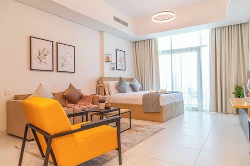 Bloomfields Spacious STU in Thalassa