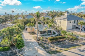 Exterior - Peace, Love & Shells: Cute Beach Cottage Near Gulf (Sanibel)