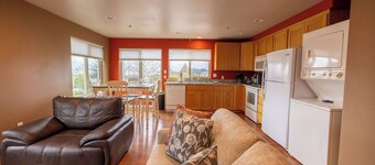 406 Etolin Way - 2 Bedroom, 1 Bathroom, Located Downtown