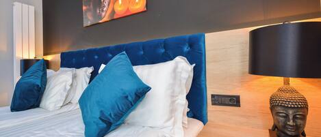 1 bedroom, iron/ironing board, internet, bed sheets