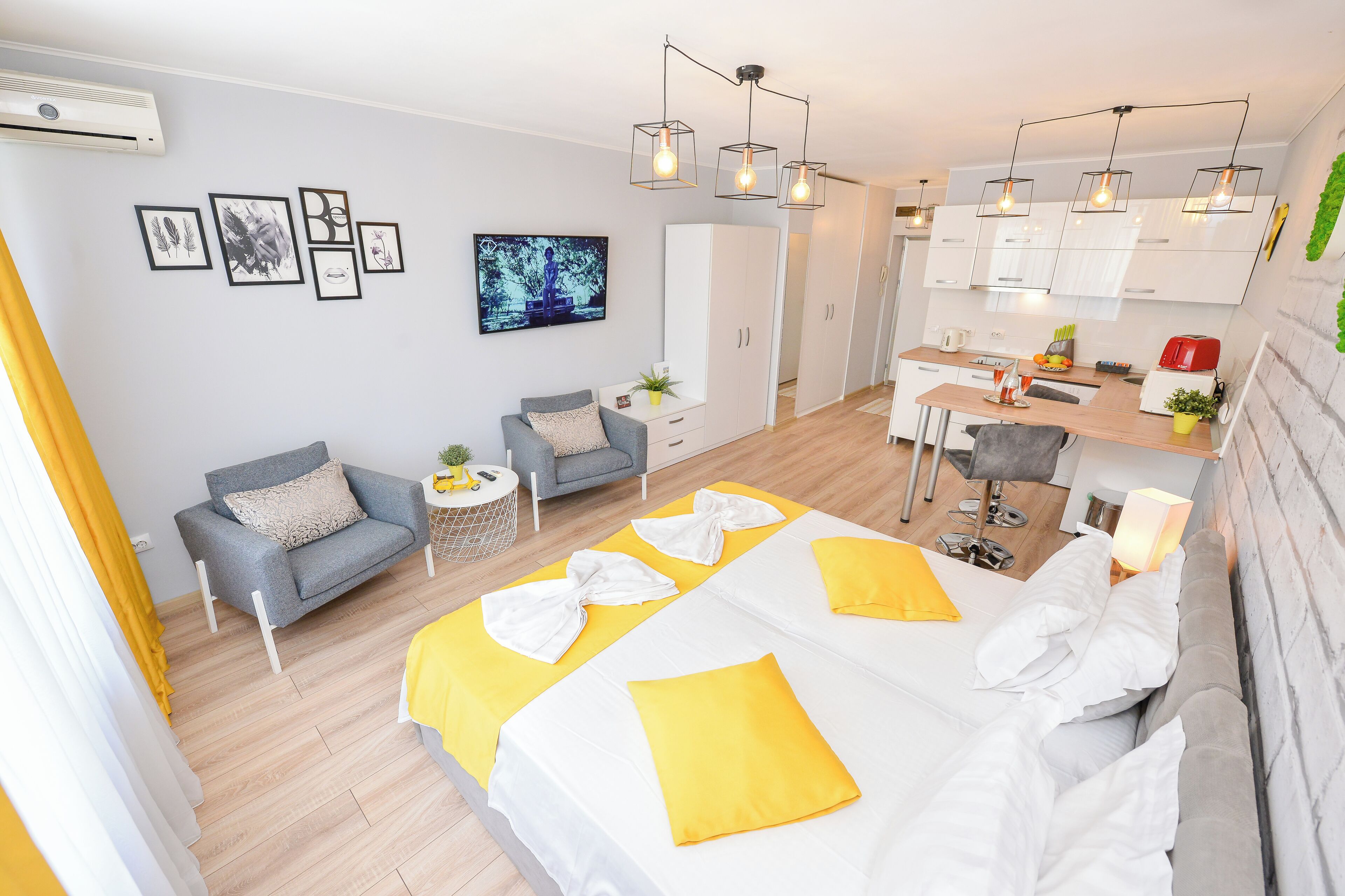 1 chambre, fer et planche à repasser, accès à Internet