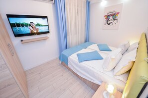 3 slaapkamers, een strijkplank/strijkijzer, internet, beddengoed