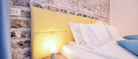 2 bedrooms, iron/ironing board, internet, bed sheets