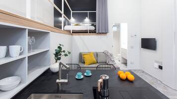 Studio 2 Niveaux | Espace de travail pour ordinateur portable, lits bébé (gratuits)