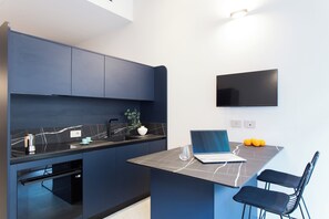 Kylskåp, ugn, spishäll och diskmaskin