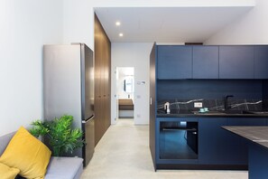Fridge, oven, stovetop, dishwasher
