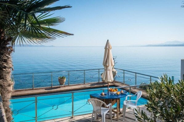 Pool - Exclusive Seaside Retreat : Apartment with Pool View (Palaiokastro)
