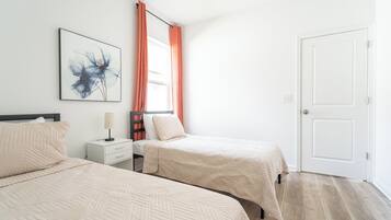 3 bedrooms, iron/ironing board, WiFi, bed sheets