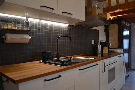 Private kitchen. BaoBa GRACE BnB Tinyhouse
