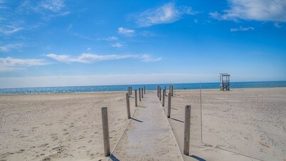 4-Bedroom Home with Game Room- Near Beaches, Bike Path & Aquapark