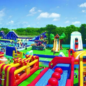 Children’s area - 4-Bedroom Home with Game Room- Near Beaches, Bike Path & Aquapark (Yarmouth)