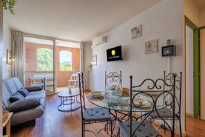 Comfort Apartment | Living area - Valescure Accommodation (Saint-Raphael)