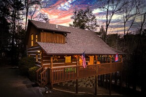 Exterior - Romantic 1 bedroom with bonus kids sleeping loft - 2 baths (Sevierville)