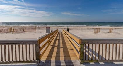 1BR/1BA Dog-Friendly Townhome, Near State Park