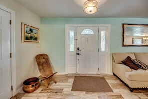 Interior - Drift Away to the heart of Cape Coral, sandy beaches, fishing adventures, ... (Cape Coral)