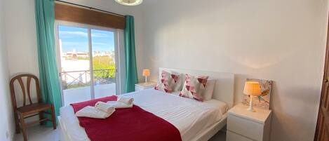 3 bedrooms, bed sheets