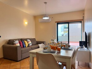 In-room dining - Armação DE Pêra Ocean Terrace by Homing (Silves)