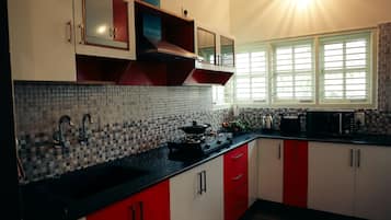 Villa, 4 Bedrooms | Private kitchen | Electric kettle, toaster