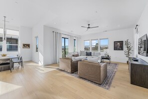 公寓客房, 3 間臥室 | 起居區 | 智慧型電視、串流服務