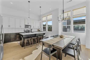 Condo, 3 Bedrooms | Dining