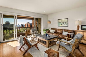 Townhome, 3 Bedrooms | Living area | Smart TV - Caminito Del Canto 3 Bedroom Townhouse (Del Mar)