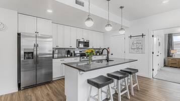 Condo, 2 Bedrooms | Private kitchen | Fridge, oven, coffee/tea maker, toaster