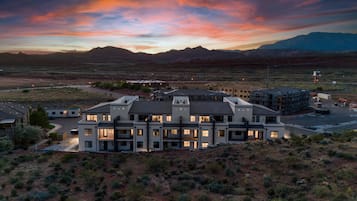Condo, 2 Bedrooms | Exterior