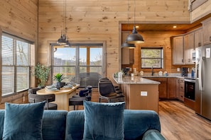 Cabin, 4 Bedrooms | Private kitchen | Fridge, oven, coffee/tea maker, toaster