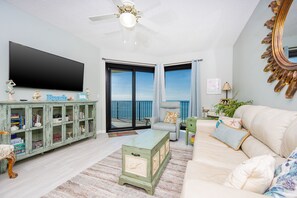 Condo, 2 Bedrooms | Living area