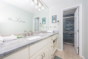 Condo, 2 Bedrooms | Bathroom | Shampoo - Phoenix Vii 71409 2 Bedroom Condo (Orange Beach)