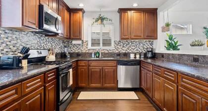 3BR,2BA Gem in Rancho Near Shop Centers & Eateries